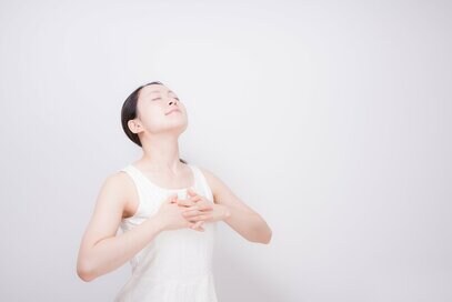 座りっぱなしは自律神経が乱れやすい？姿勢や呼吸ですっきり