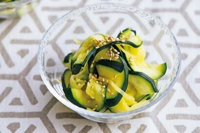 調理時間はたった5分！どんな料理にも合うズッキーニとショウガの浅漬け