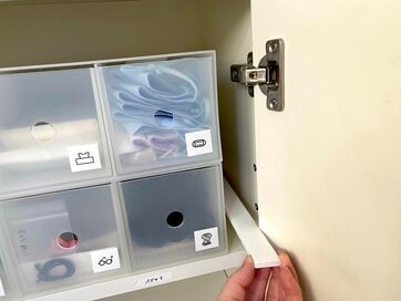 気になる「収納のすき間」は100円グッズで解決。もうガチャガチャ動かない！