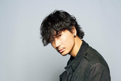 『アバランチ』綾野剛さんインタビュー。アクション満載の衝撃作が話題！