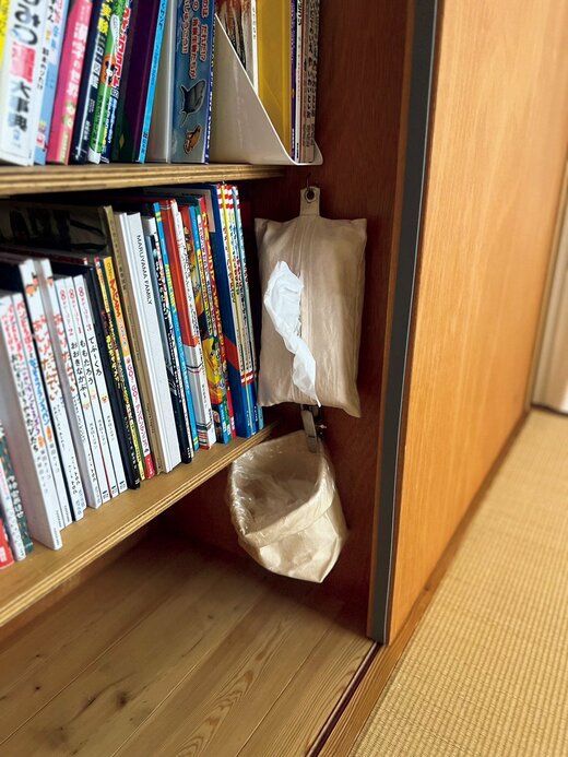 本棚なのゴミ箱