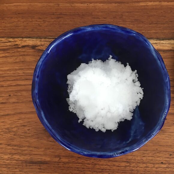 お塩をバスソルトにして湯船に入れる