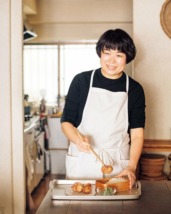 エプロン女性