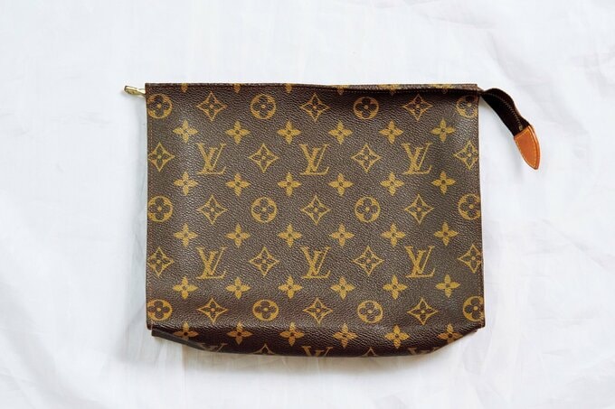 ルイ・ヴィトンのポーチ