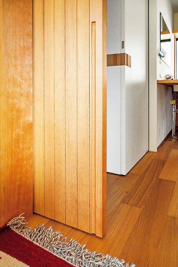 扉はすべて引き戸を採用