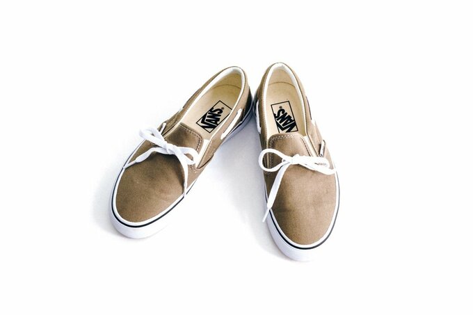 スリッポンに紐スニーカーヴァンズ