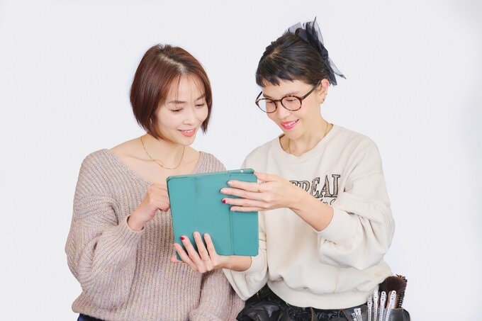 モデルと美容師