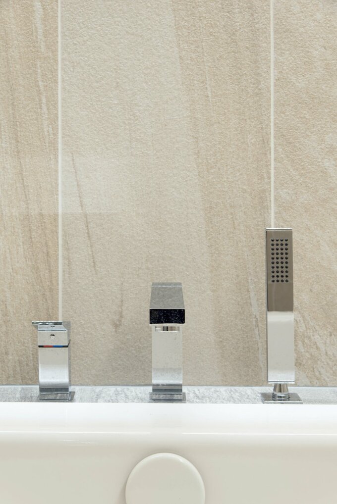 浴室のバスタブと洗い場に採用したGESSIの水栓