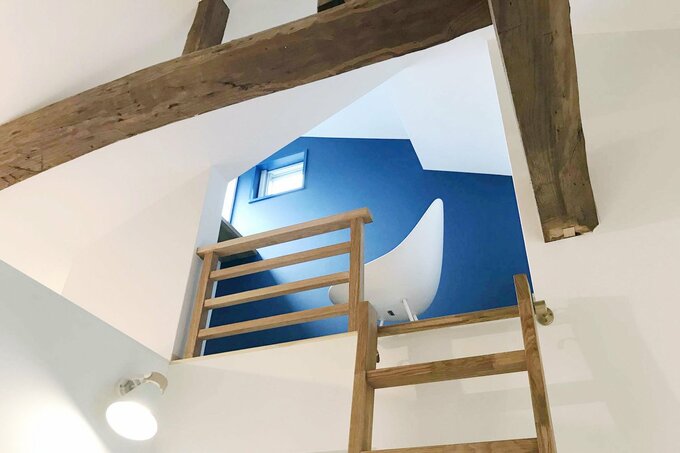 大人が気分転換をする癒やしの屋根裏部屋