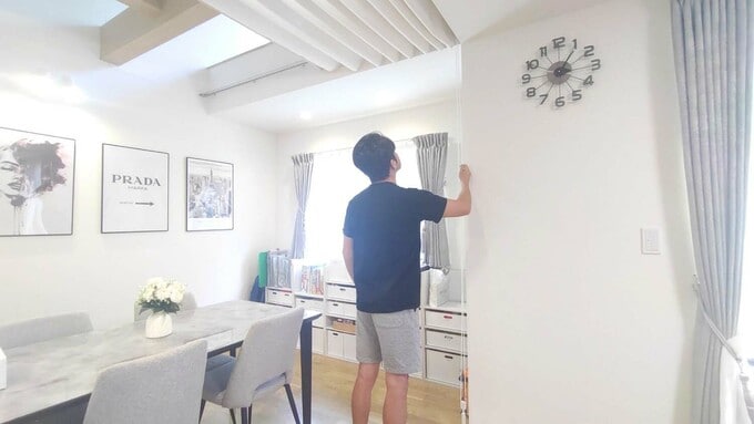 ひもを引っ張っているところ