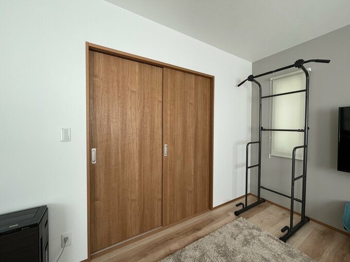 ピアノ室の引き戸を閉めたところ