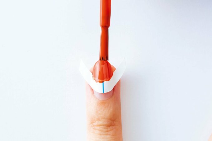 爪上半分にネイル