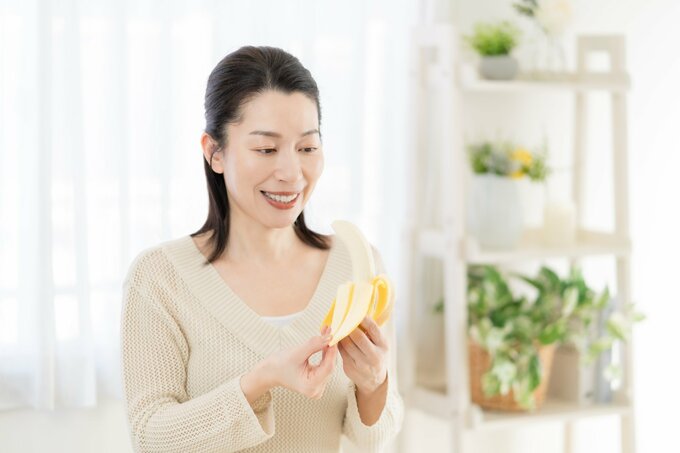 バナナと女性