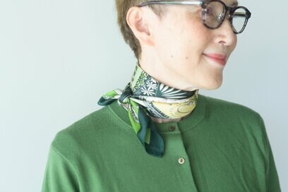 60代からの簡単「スカーフ」の巻き方3つ。首元の悩みもカバーしながら上品おしゃれに