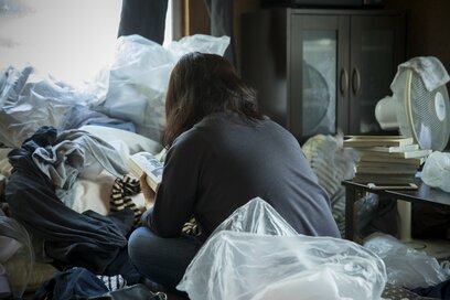 「ゴミ屋敷化」の原因は片づけ苦手だけではない。“心の不調”がきっかけでなることも