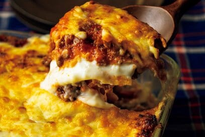 山本ゆりさん流・感動「ラザニア」レシピ。餃子の皮でこのモチモチ度、秘密は重ね方にあり