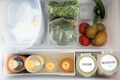 100円のボックスとフックで冷蔵庫が変わる！つめ替えは最小限が合理的