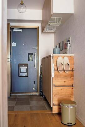 狭い玄関をすっきりさせるコツ。カギ、ハンコ、手紙類がもう散らからない