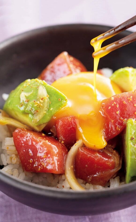 マグロとアボカドに黄身