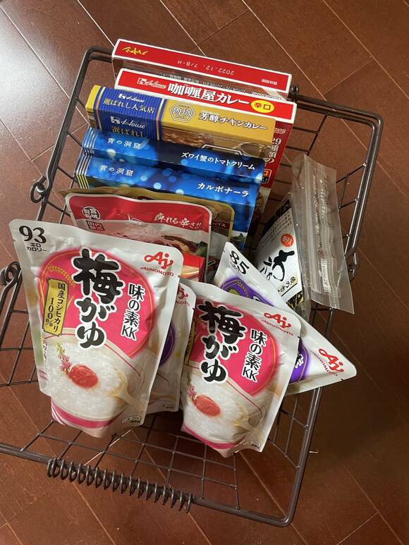 カゴにレトルト