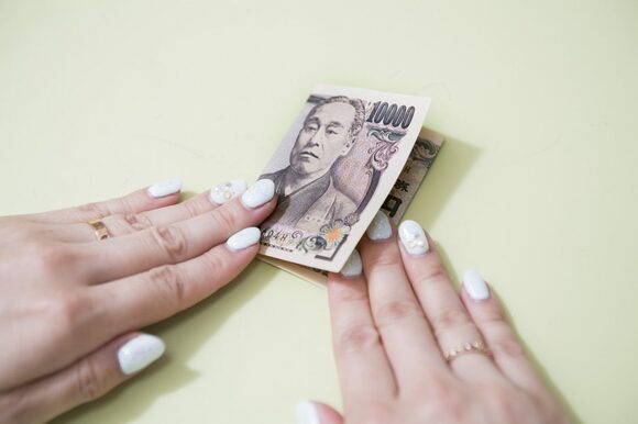 1万円札を三つ折り