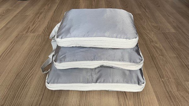 圧縮ポーチを活用して、衣類もスッキリ収納。帰宅後の片付けもラクに!