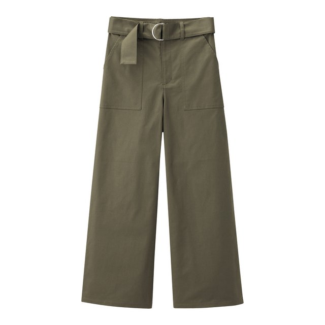 ハイウエストのワイドパンツ