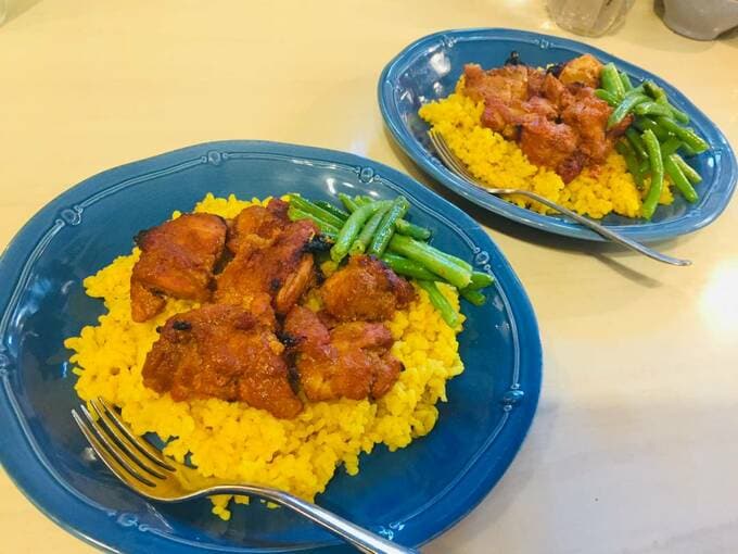 タンドリーチキンはピリ辛でスパイシー