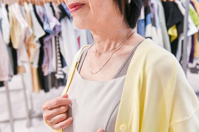 トライアングルチェーンロングネックレス