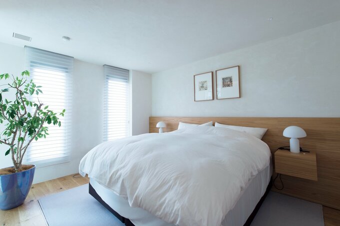 ホテルのような洗練された雰囲気の寝室