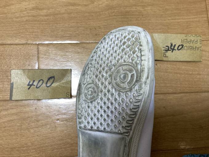 上履きの隣に400や240のメモ