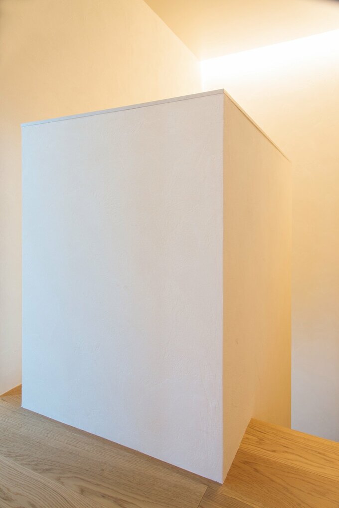 階段室のL型の間仕切