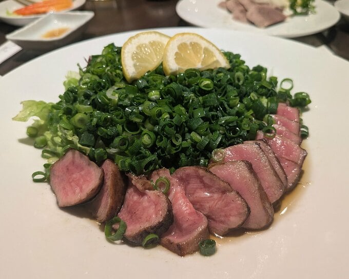 「牛たん料理　閣」の「牛タンのたたき」