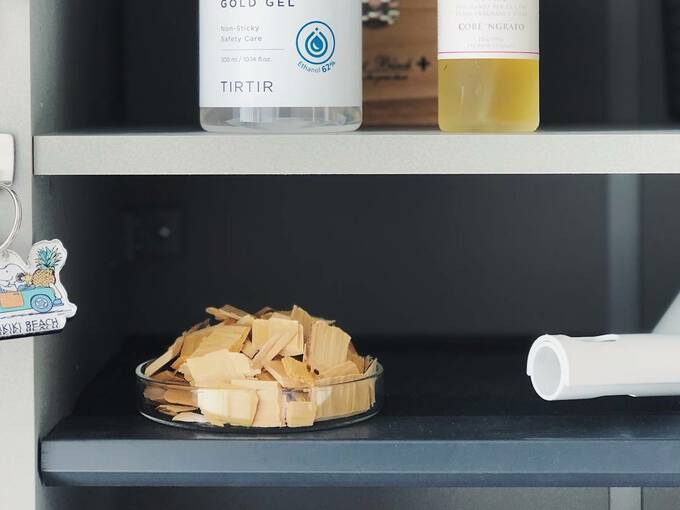 ガラスの器にヒバ