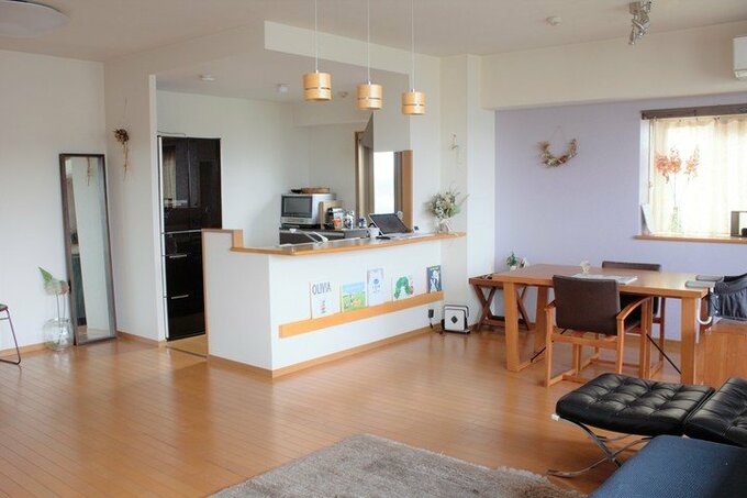 吊り収納を取ったリフォーム後のキッチン