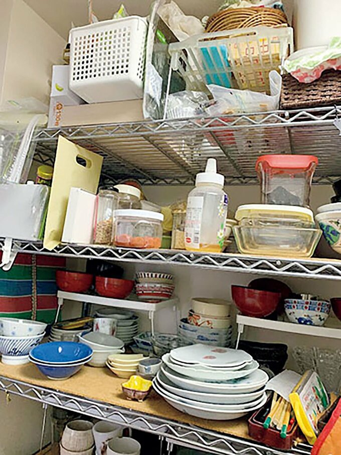 シルバーラックに食器その他