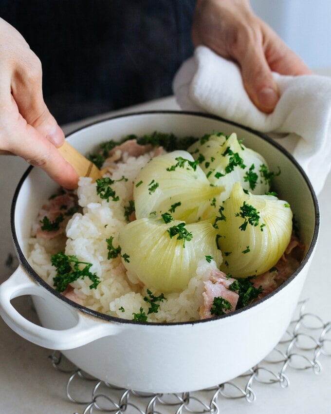 新タマネギを使った炊き込みごはん