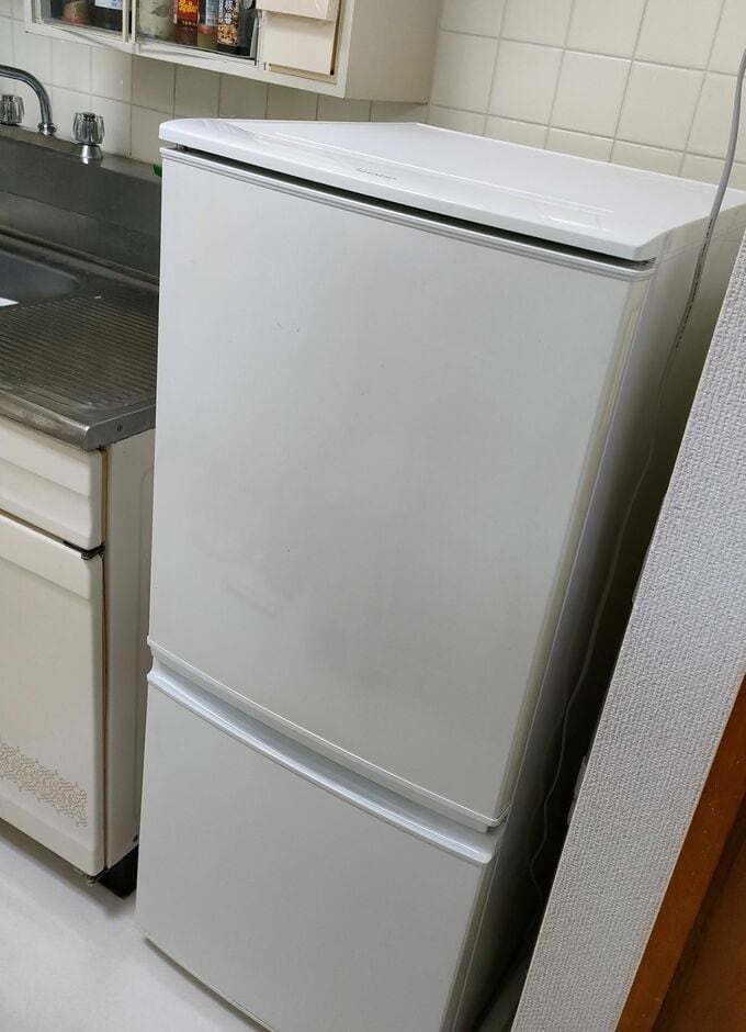 137リットルの小さな冷蔵庫