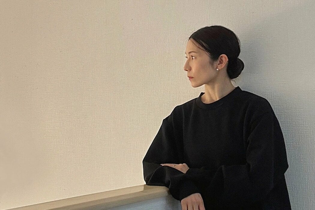 40代、おしゃれで「やめてよかったこと」。普段はGUの黒いスウェットにパールがあればいい