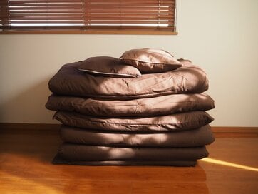 「来客用の布団」を手放してラクに。布団レンタルサービスで、収納＆管理の手間が減り暮らしが好転