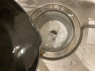 冬に多発する「キッチンの排水口の詰まり」を自力で解決する方法