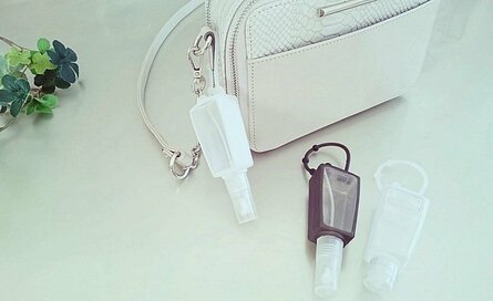 除菌ジェルの持ち歩きにセリアのボトル。ヒモつきでなくす心配なし