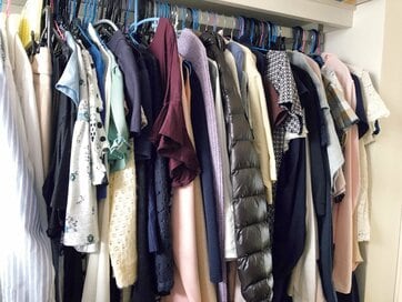 眠っている服が捨てられない…執着から解放される断捨離のコツ
