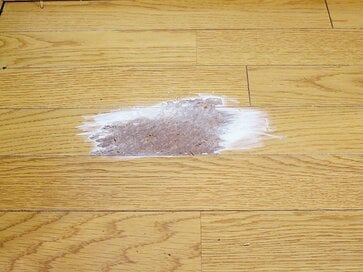 取り返しがつかなくなる前に！床の傷や壁のテープ跡を防ぐコツ