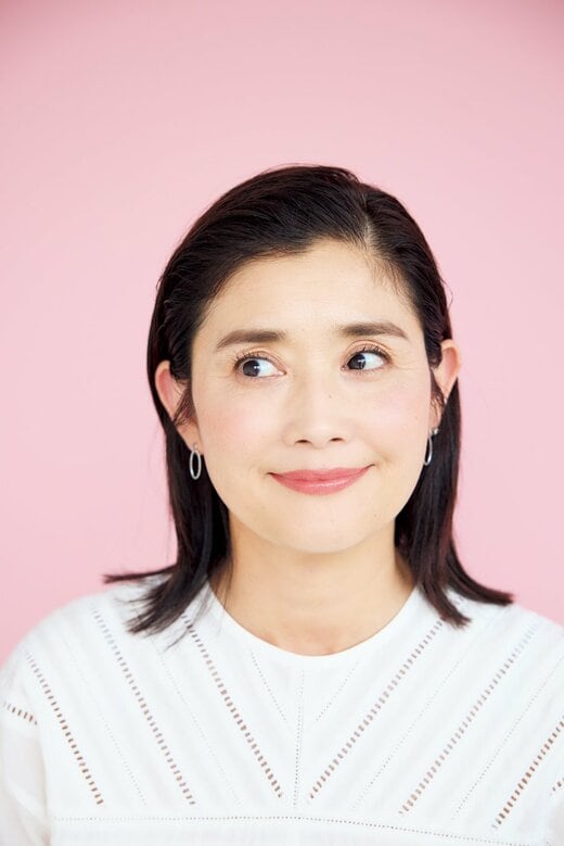 目をぱっちりと開ける石田ひかりさん