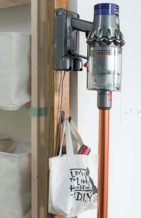 掃除機を補助木材のつっぱりに