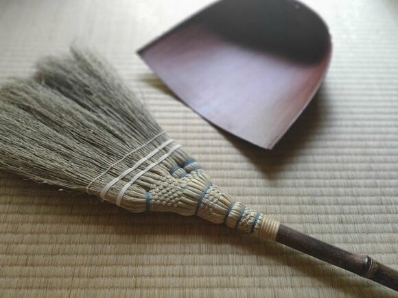 ホウキとチリトリ