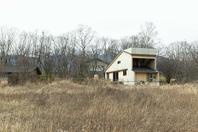 周りの景色と馴染む外観