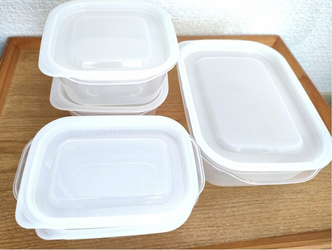 たくさんの保存容器