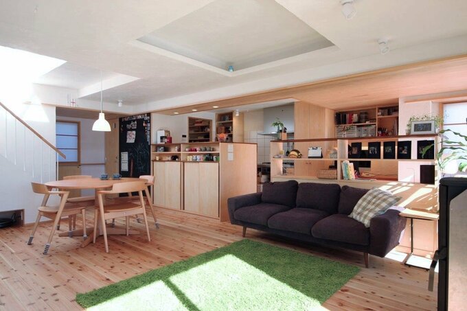 キッチンとリビングに隣接してワークスペース・スタディコーナーを設置